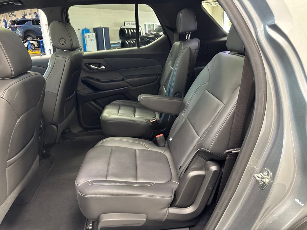 Used 2023 Chevrolet Traverse LT w/ LT Premium Package AWD/4WD image 46