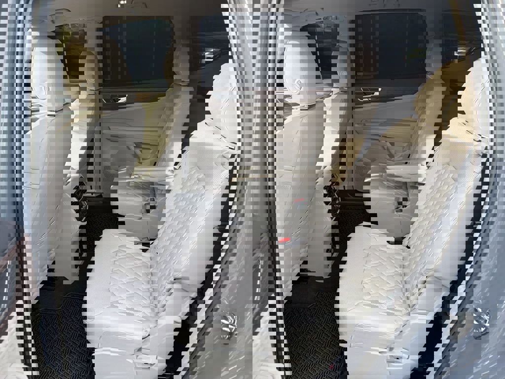 Used 2025 Volkswagen Atlas SEL Premium R-Line image 10