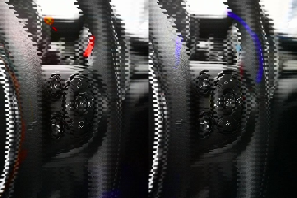 Used 2020 MINI Cooper 4-Door Hardtop image 18