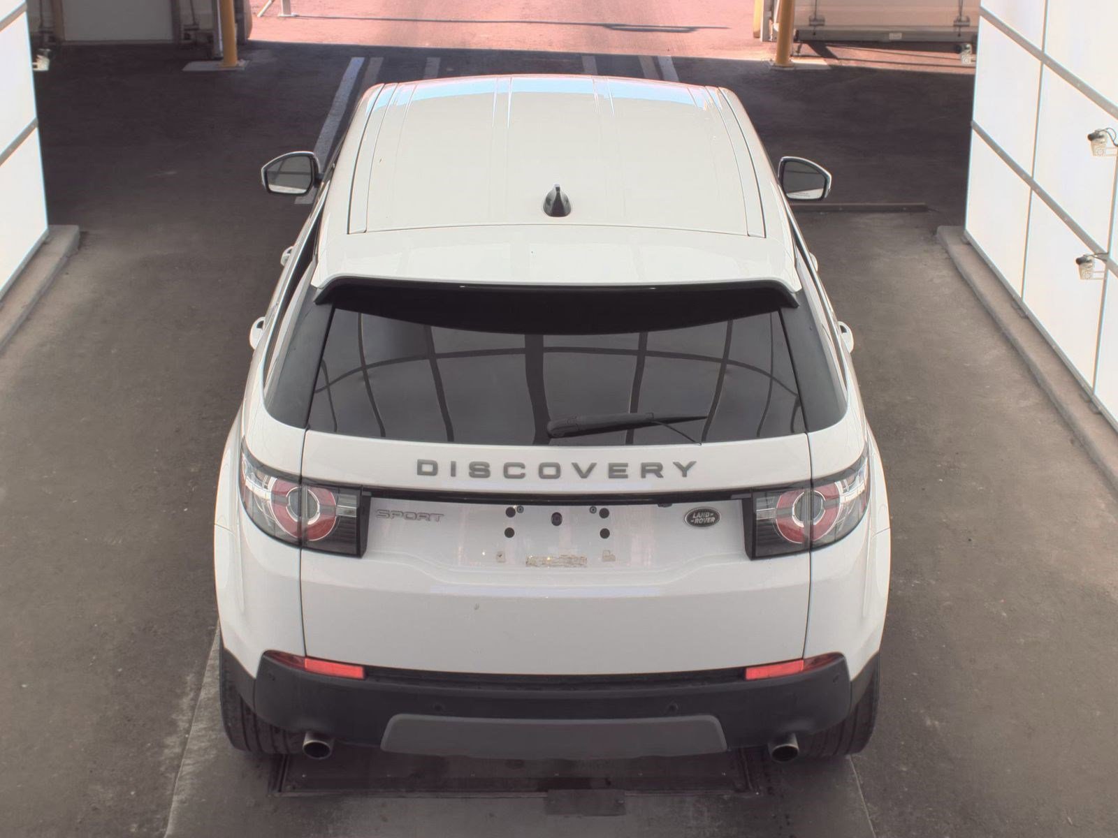 Used 2019 Land Rover Discovery Sport SE image 4