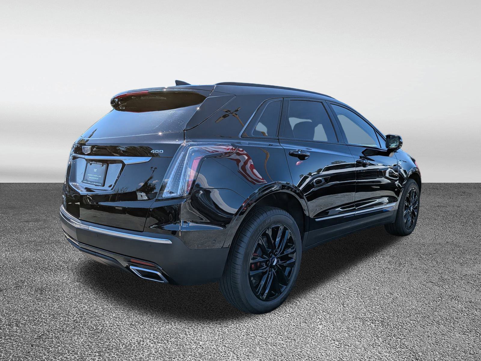 New 2025 Cadillac XT5 Sportv w/ LPO, Blue Accent Package AWD/4WD image 22