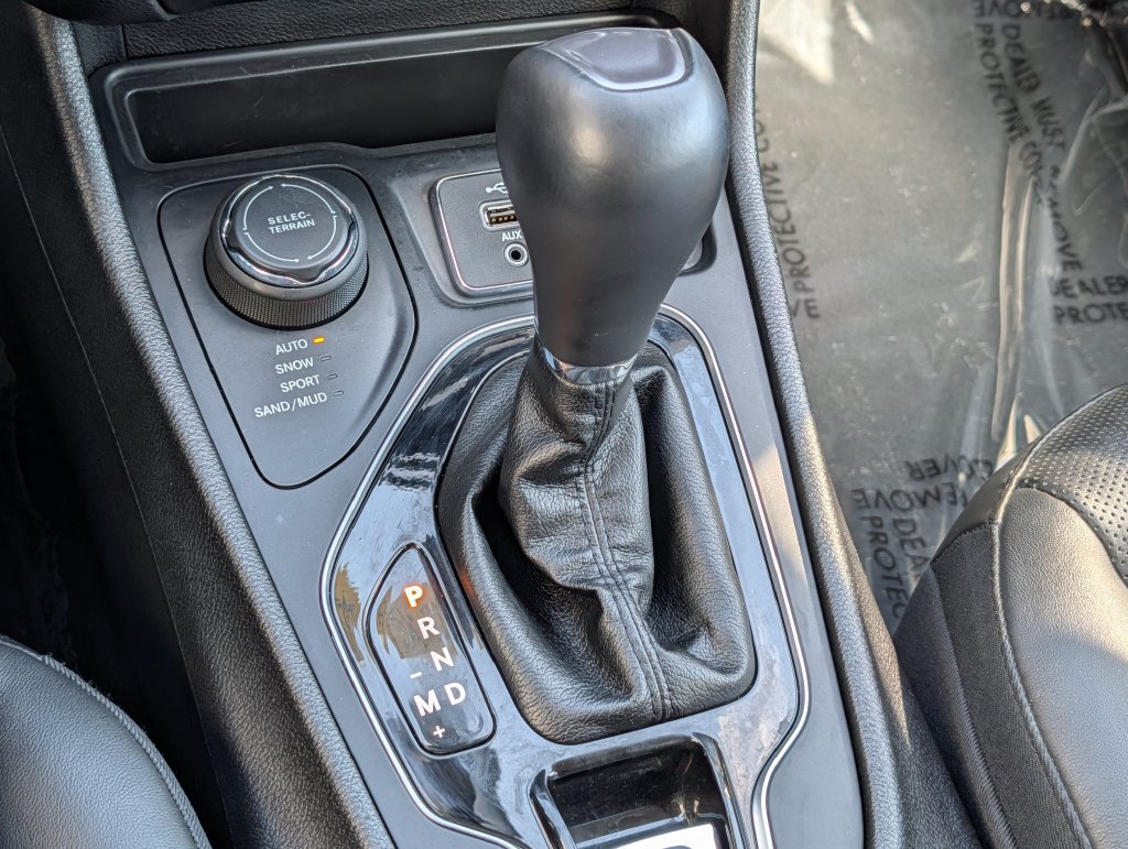 Used 2019 Jeep Cherokee Limited AWD/4WD image 20