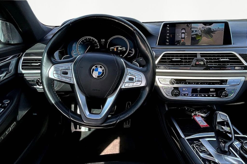 Used 2018 BMW 750i image 8