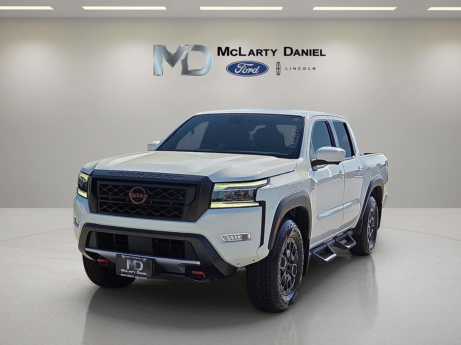 Used 2022 Nissan Frontier PRO-4X w/ Pro-4X Premium Package AWD/4WD image 2