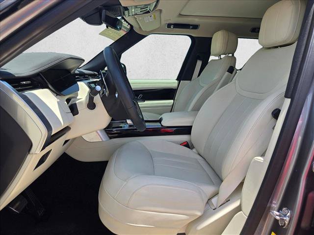 Used 2025 Land Rover Range Rover SE AWD/4WD image 16