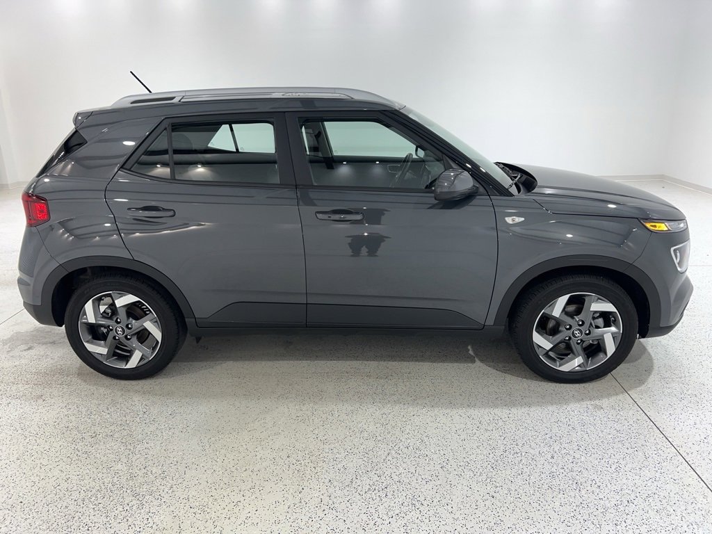Used 2024 Hyundai Venue SEL image 6