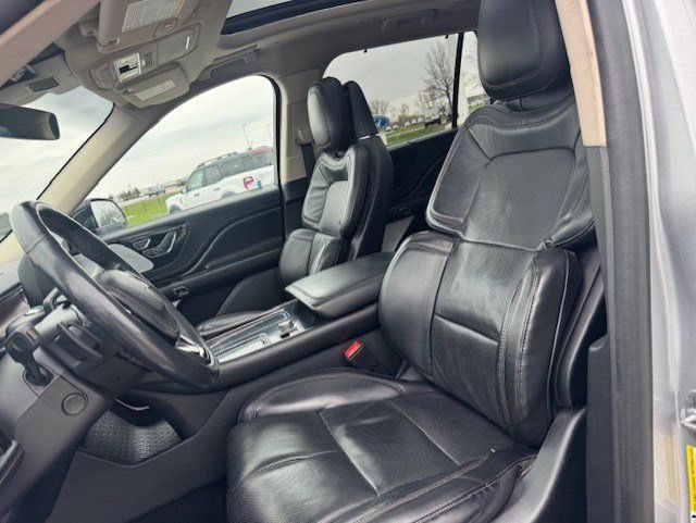 Used 2021 Lincoln Aviator Grand Touring w/ Equipment Group 302A AWD/4WD image 12
