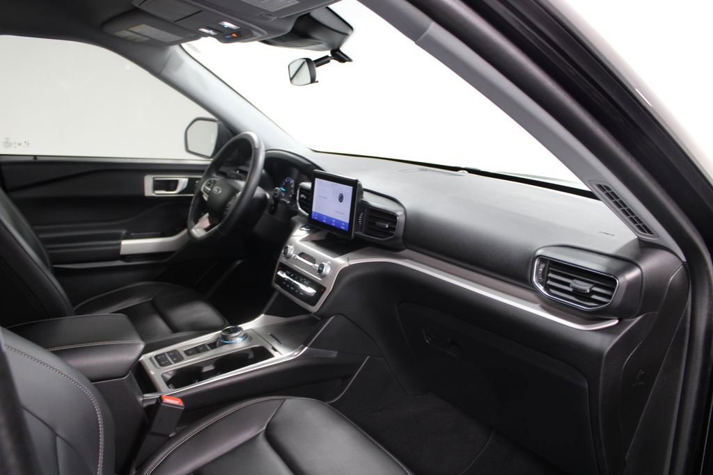 Used 2023 Ford Explorer XLT w/ Equipment Group 202A image 31