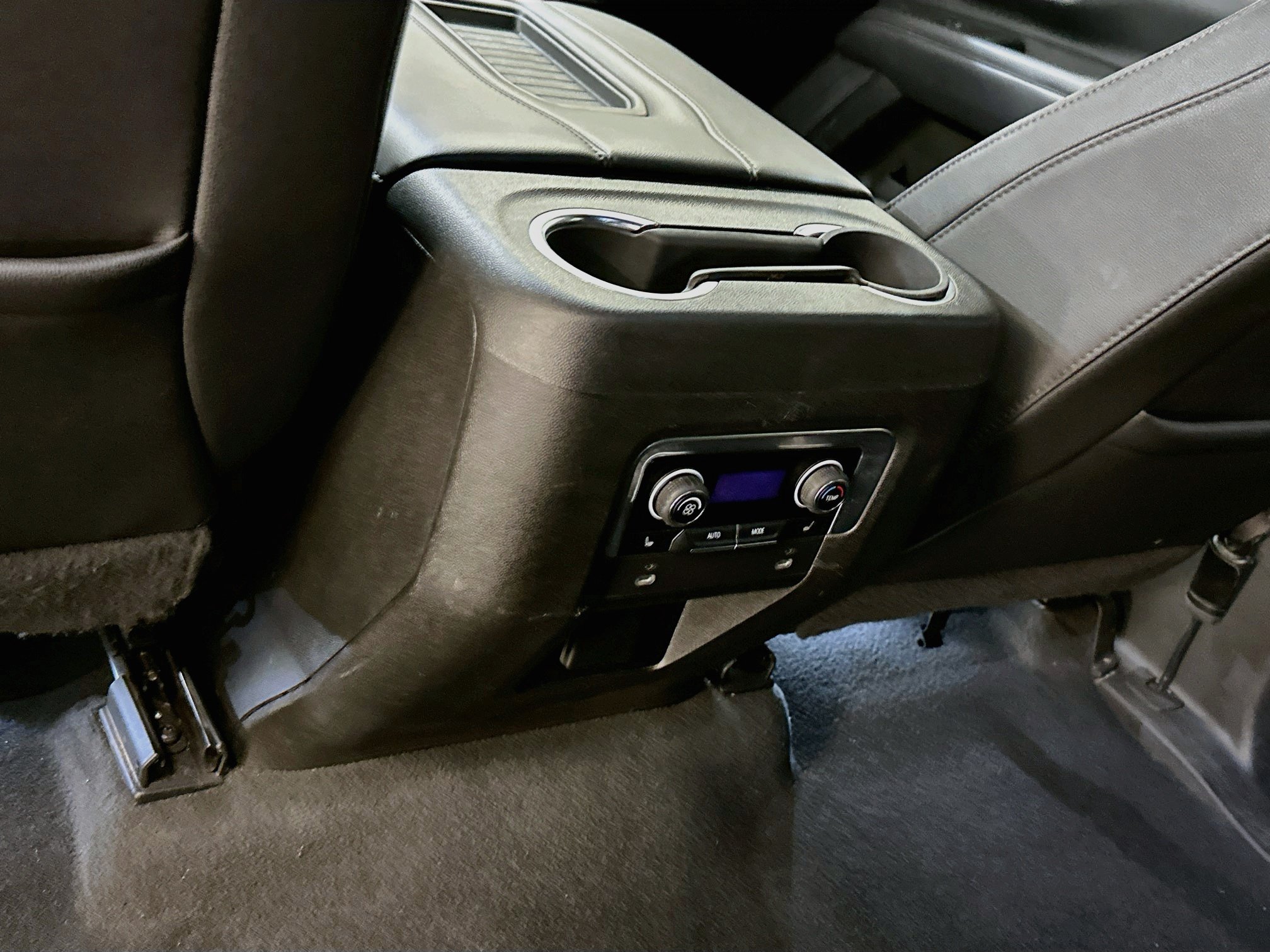 Used 2022 Chevrolet Suburban Z71 w/ Z71 Off-Road Package AWD/4WD image 27