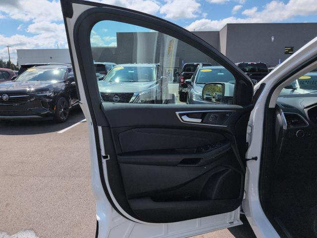 Certified 2024 Ford Edge Titanium w/ Equipment Group 301A AWD/4WD image 30