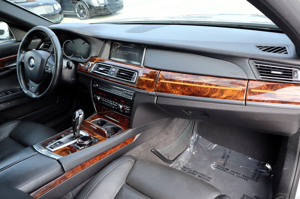 Used 2014 BMW 750Li xDrive AWD/4WD image 16