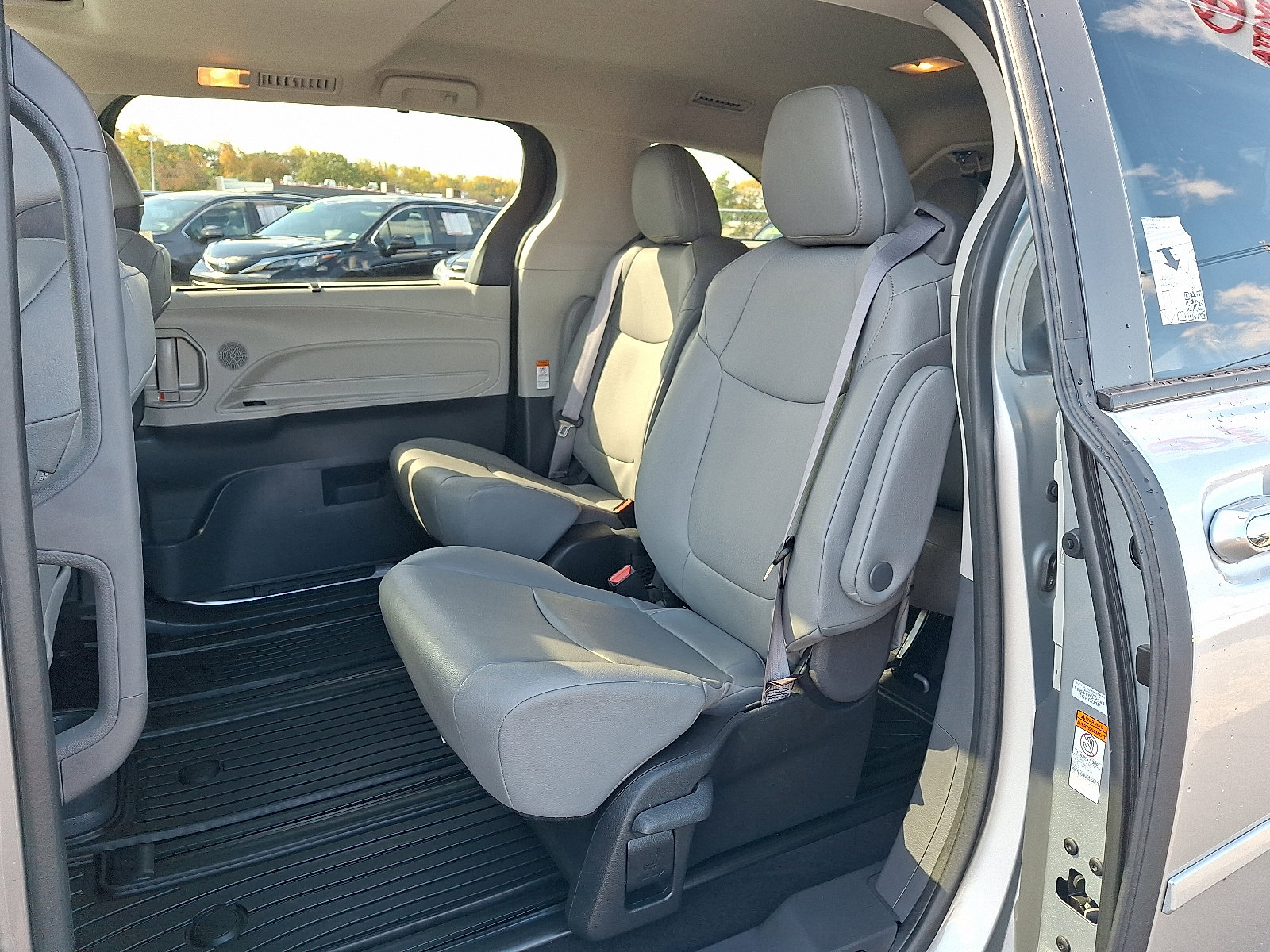 Certified 2024 Toyota Sienna XLE image 11