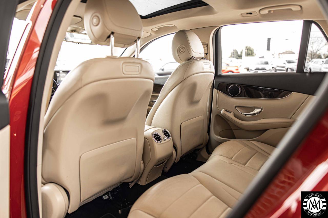 Used 2018 Mercedes-Benz GLC 300 4MATIC w/ Premium Package image 17