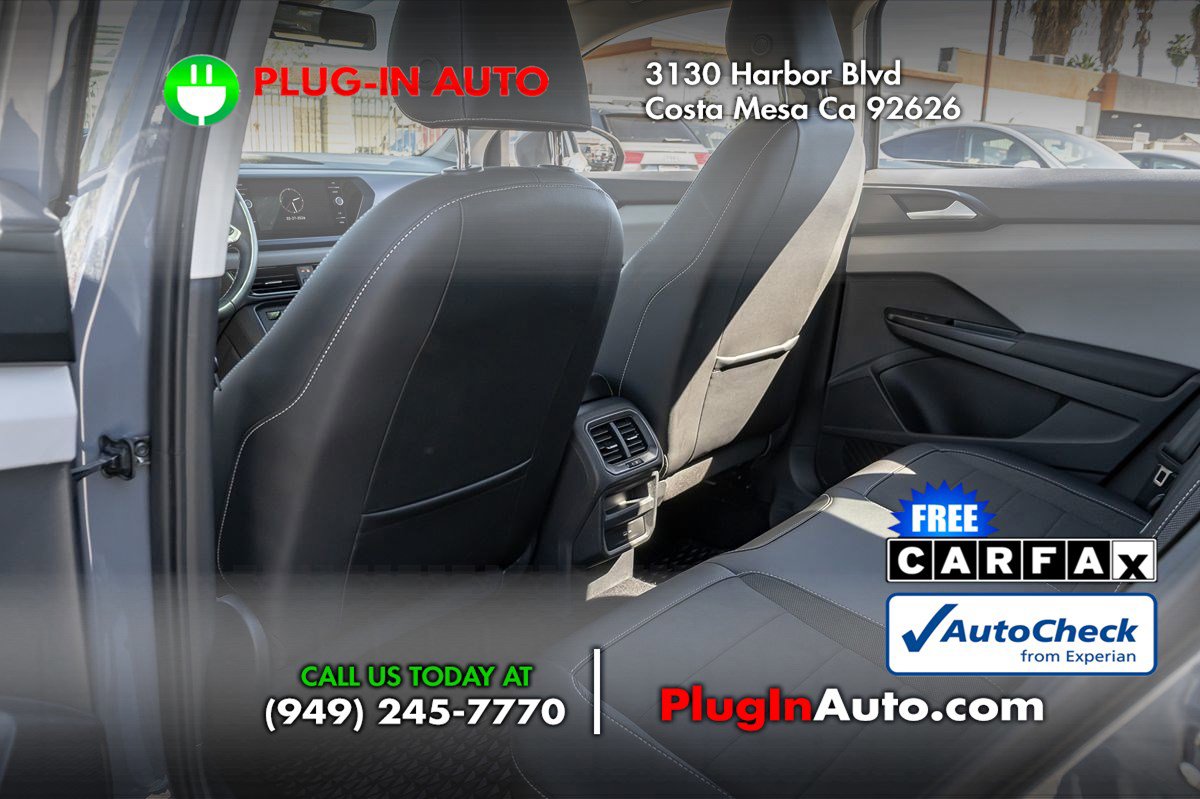 Used 2022 Volkswagen Taos SE w/ Panoramic Sunroof Package AWD/4WD image 9