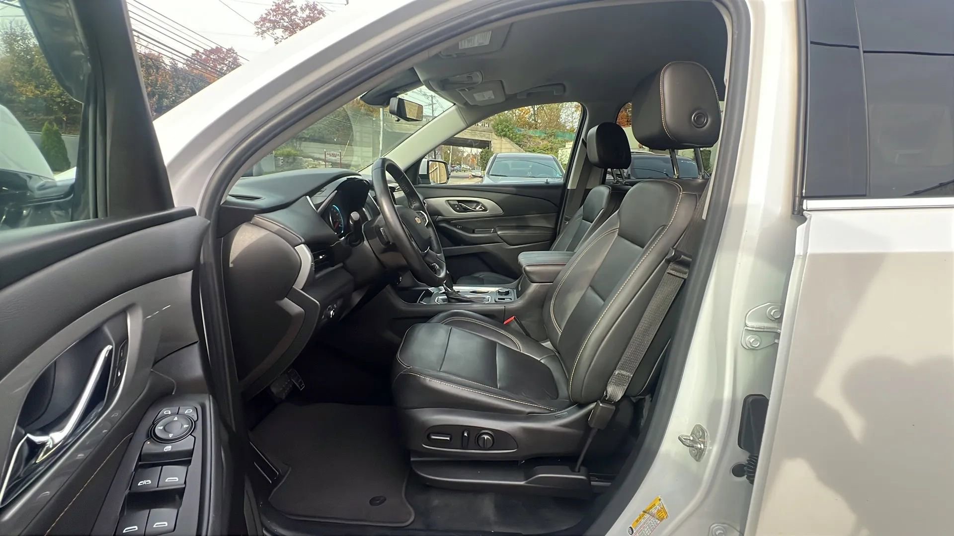 Used 2019 Chevrolet Traverse LT w/ LT Premium Package image 29