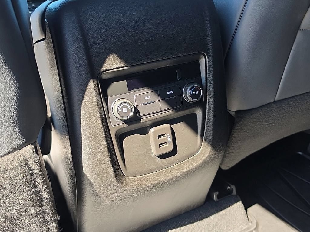 Used 2023 Buick Enclave Essence AWD/4WD image 26