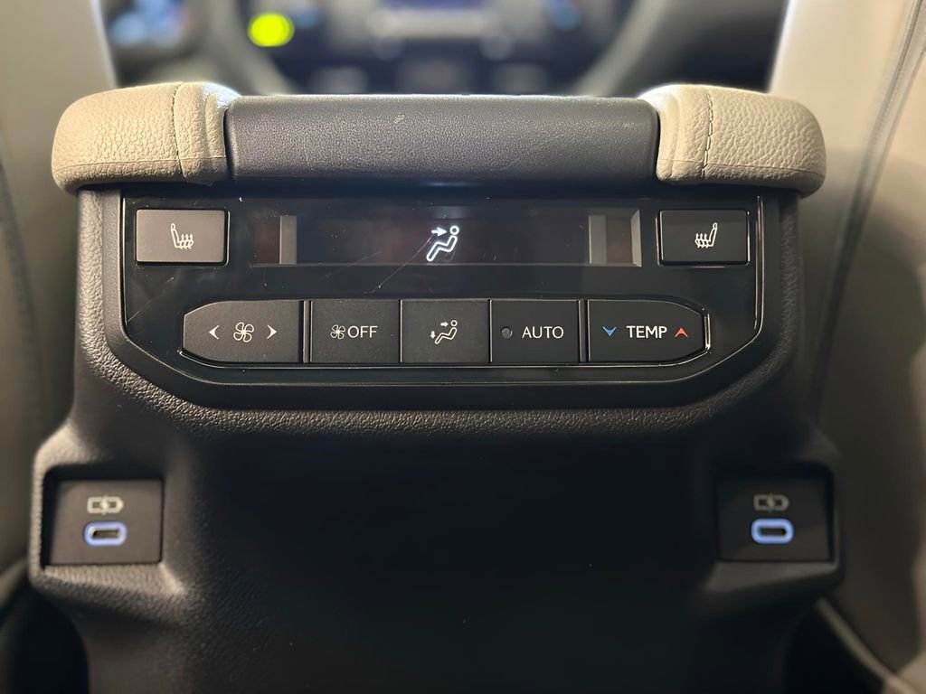 Used 2024 Toyota Grand Highlander XLE image 28