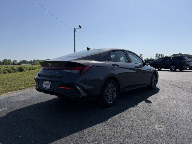 Used 2024 Hyundai Elantra SEL FWD image 7
