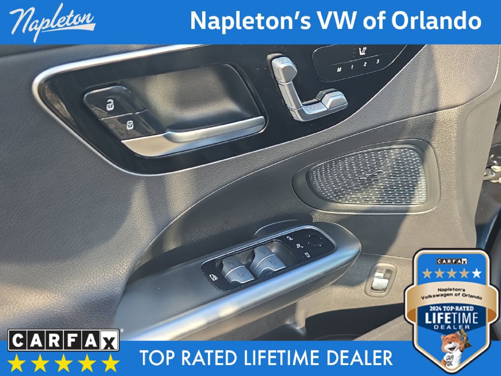 Used 2024 Mercedes-Benz C 300 Sedan image 23