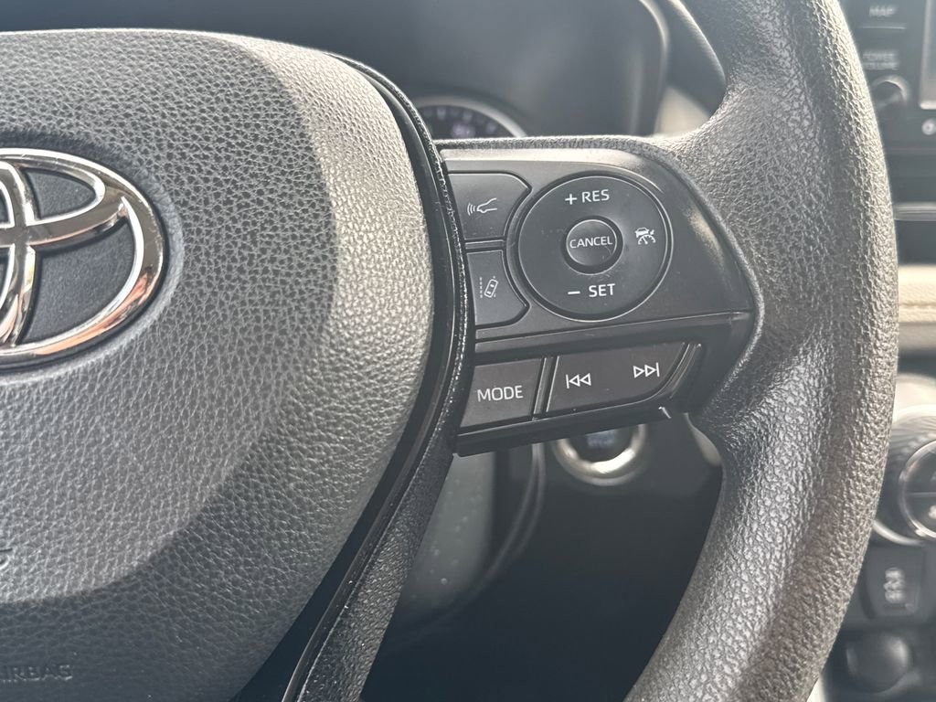 Used 2021 Toyota RAV4 XLE AWD/4WD image 19