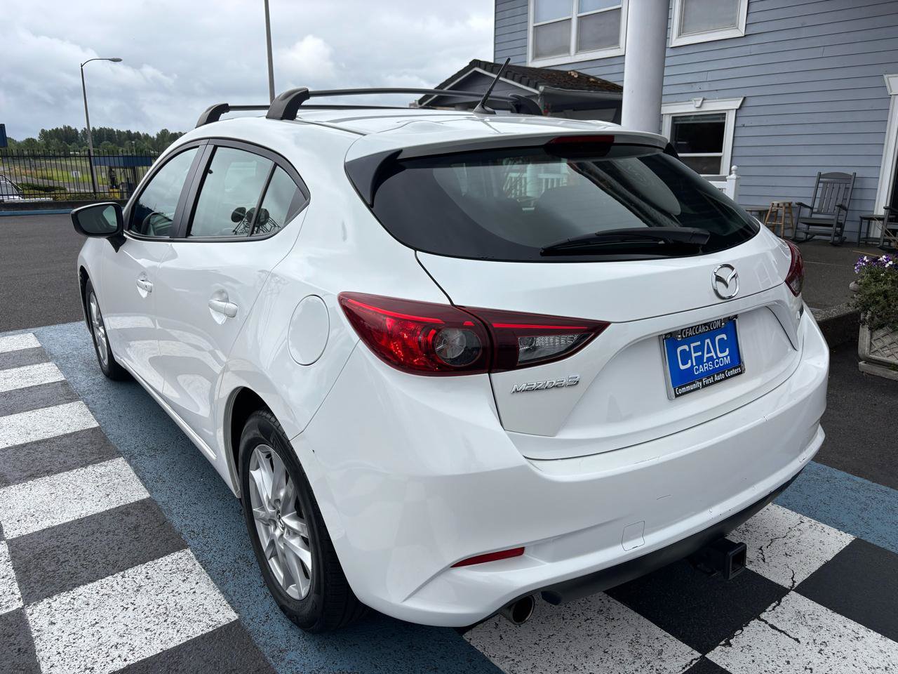 Used 2017 MAZDA MAZDA3 Sport FWD image 3