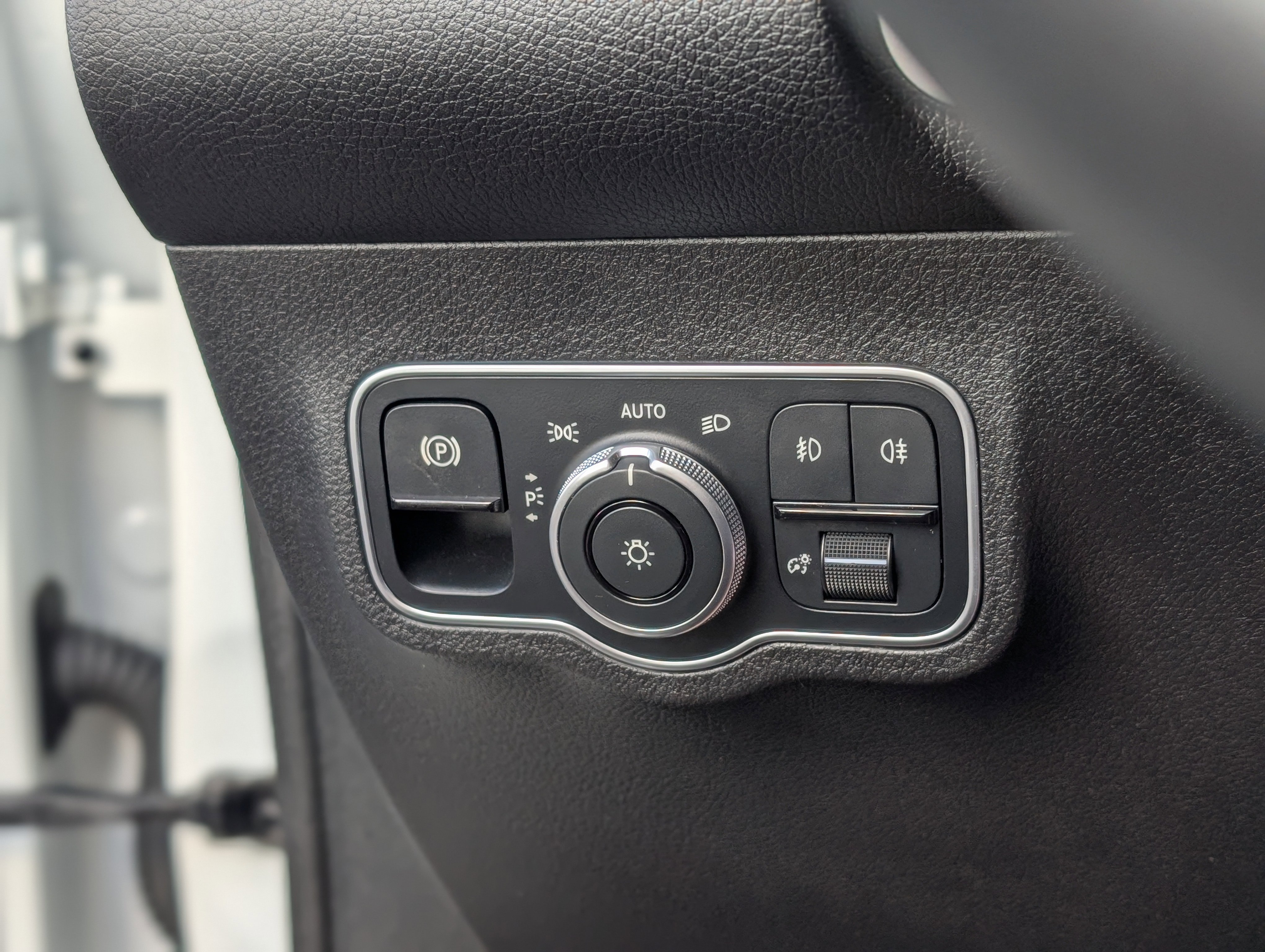 Used 2023 Mercedes-Benz GLB 250 4MATIC image 28