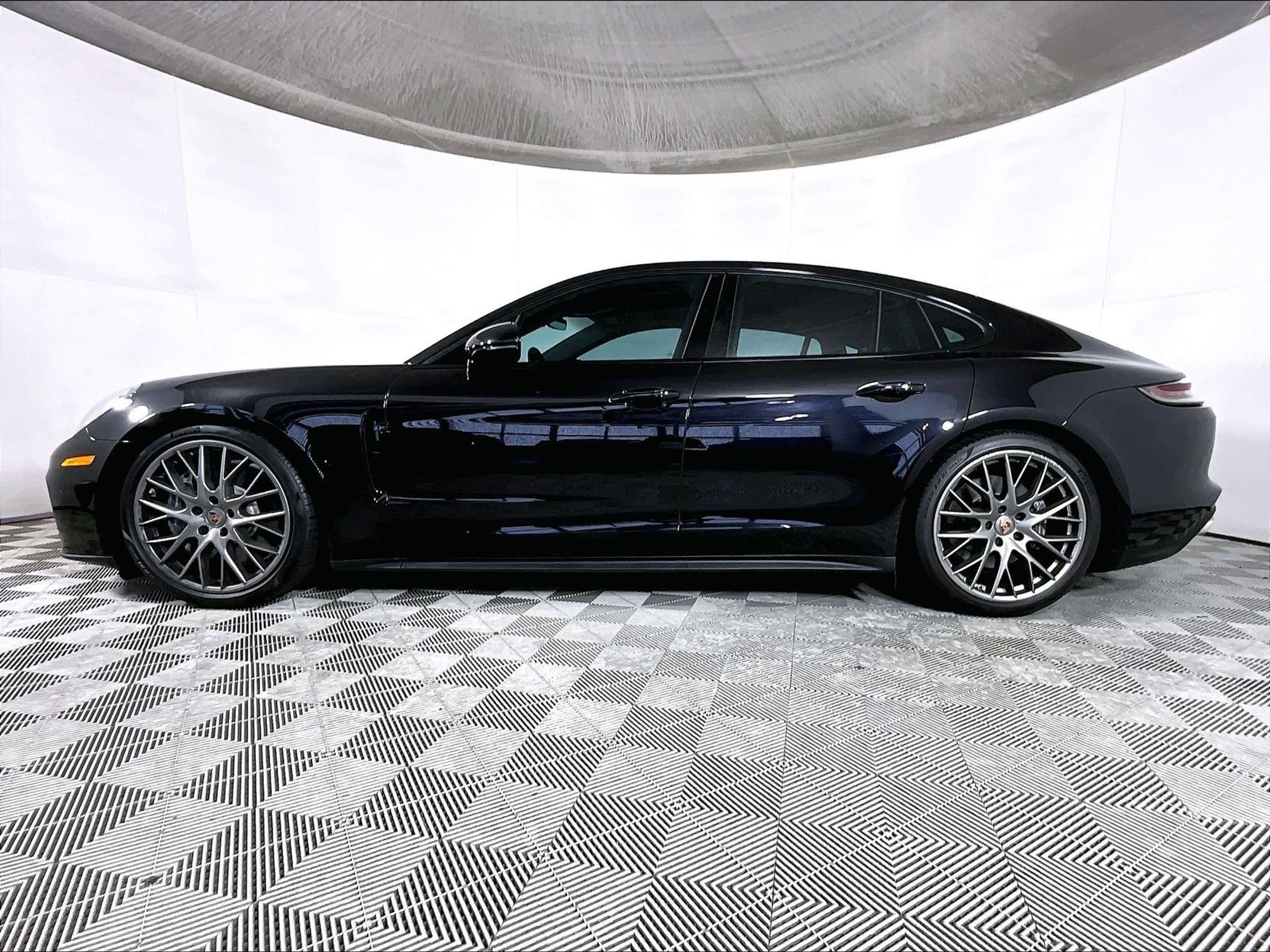 Certified 2021 Porsche Panamera image 2