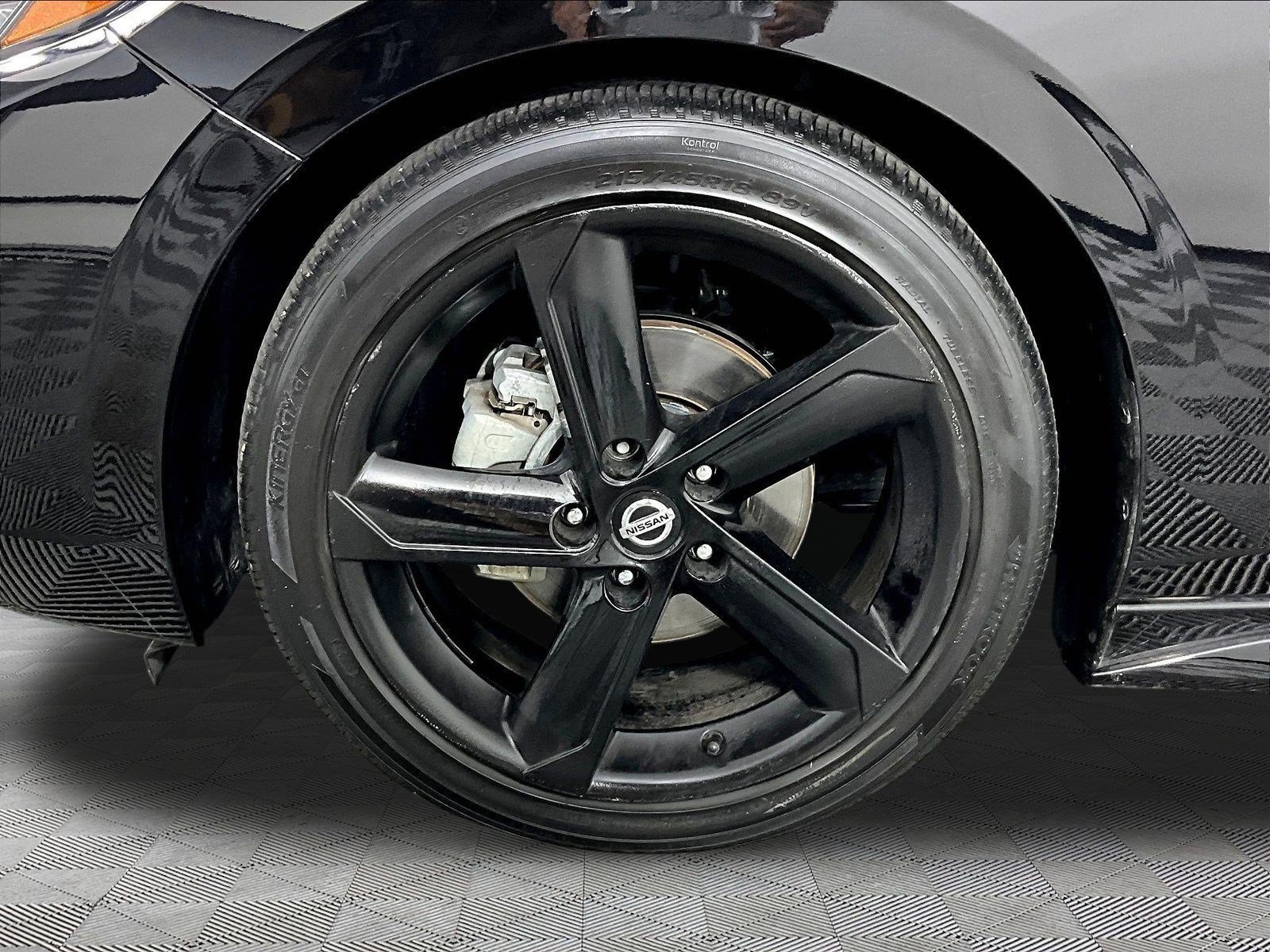 Certified 2023 Nissan Sentra SR w/ Midnight Edition Package FWD image 32