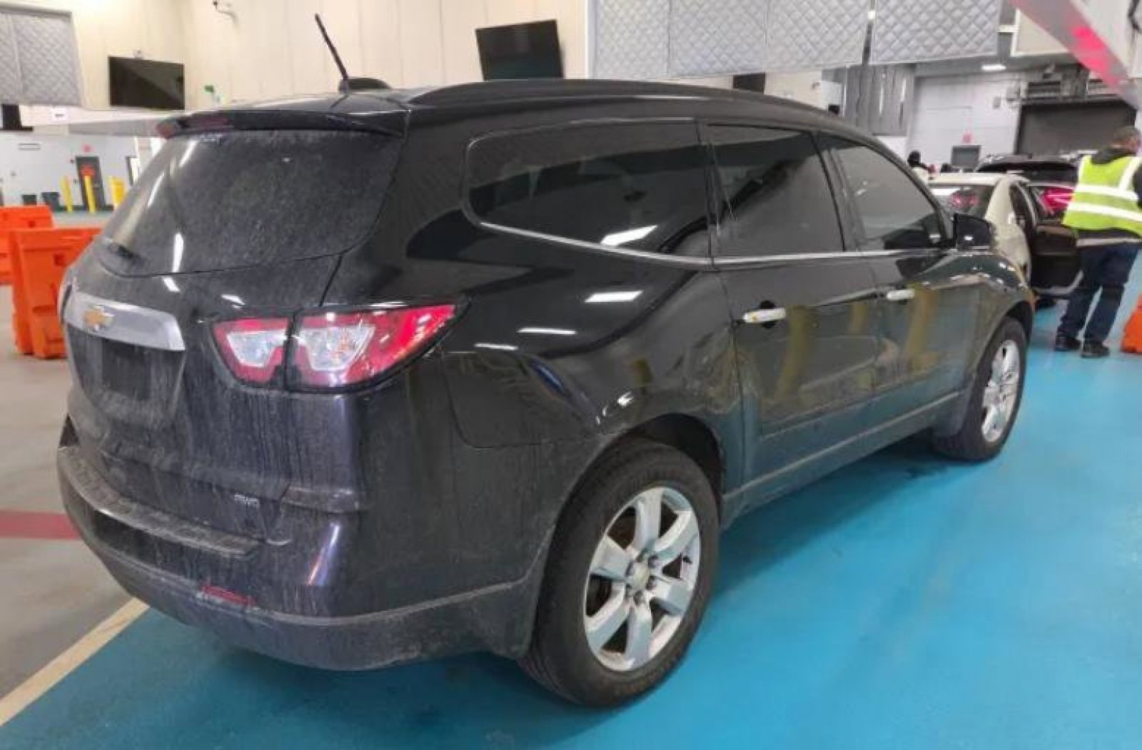 Used 2017 Chevrolet Traverse LT w/ Style and Technology Package image 3