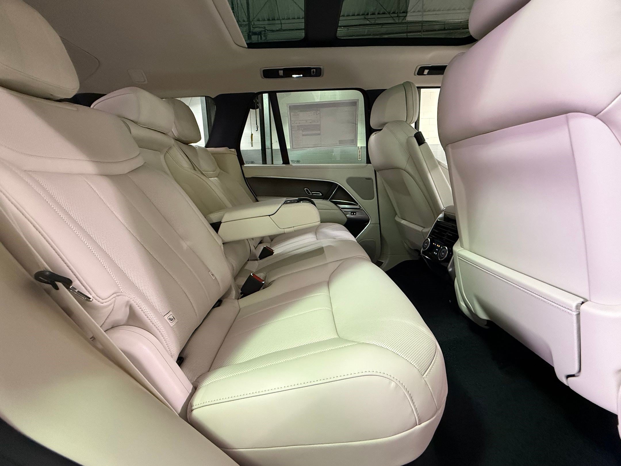 New 2026 Land Rover Range Rover SE AWD/4WD image 23