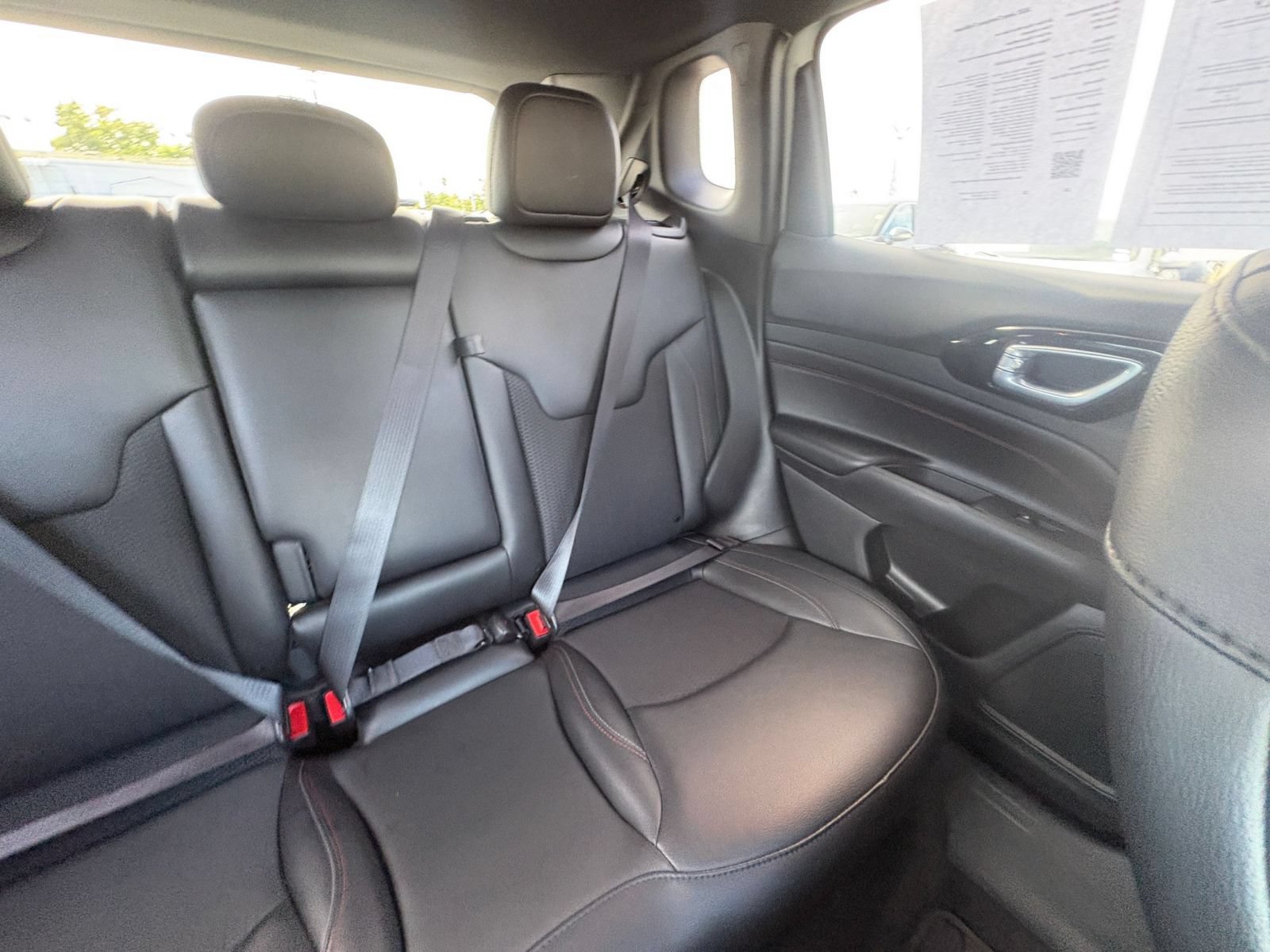 Used 2025 Jeep Compass Trailhawk AWD/4WD image 36
