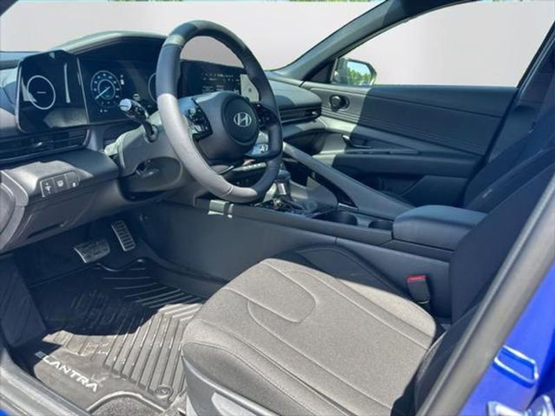 New 2025 Hyundai Elantra SEL image 9
