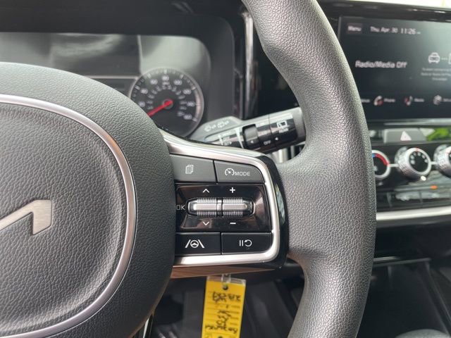 Certified 2023 Kia Sorento LX AWD/4WD image 17