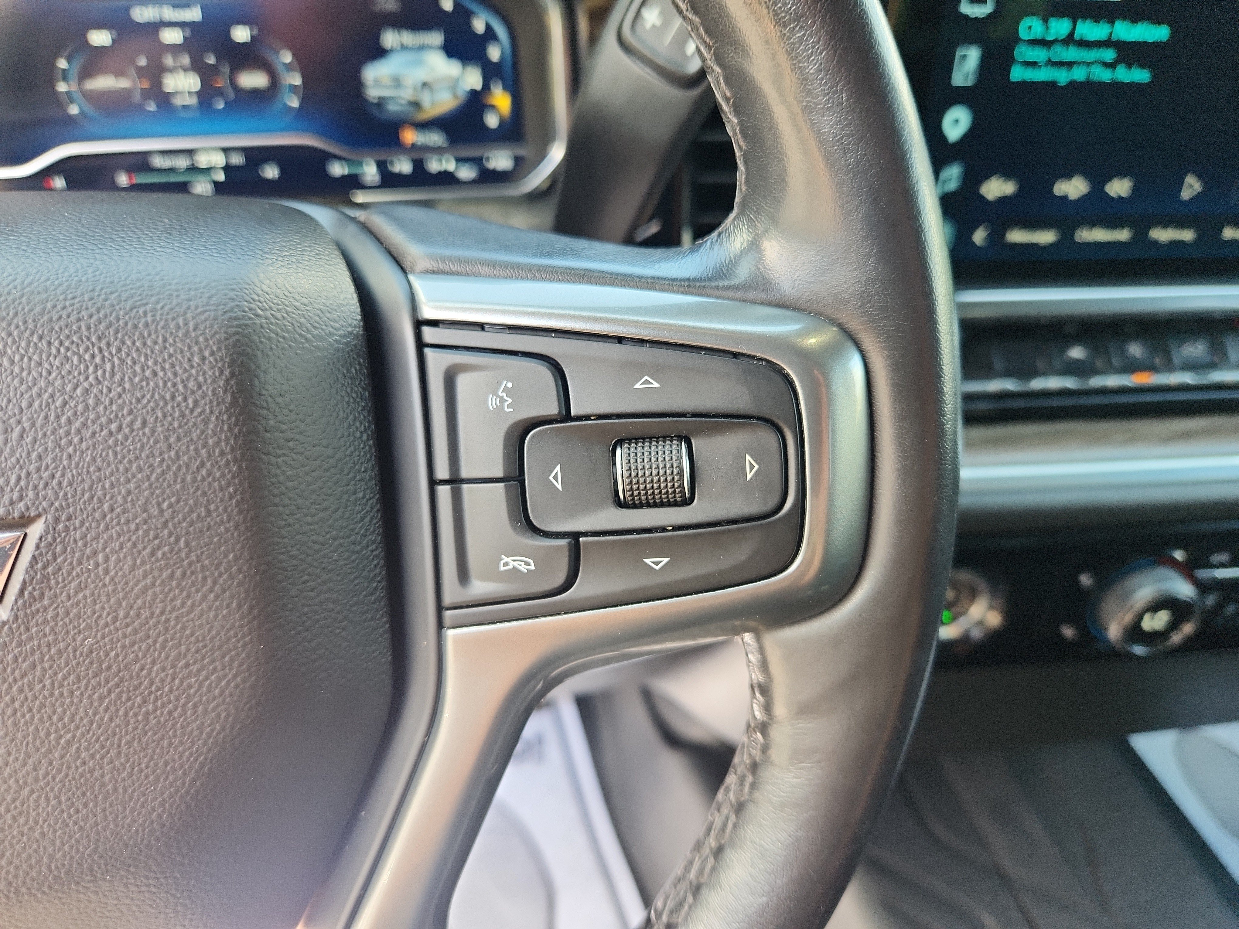 Used 2022 Chevrolet Silverado 1500 LT AWD/4WD image 29