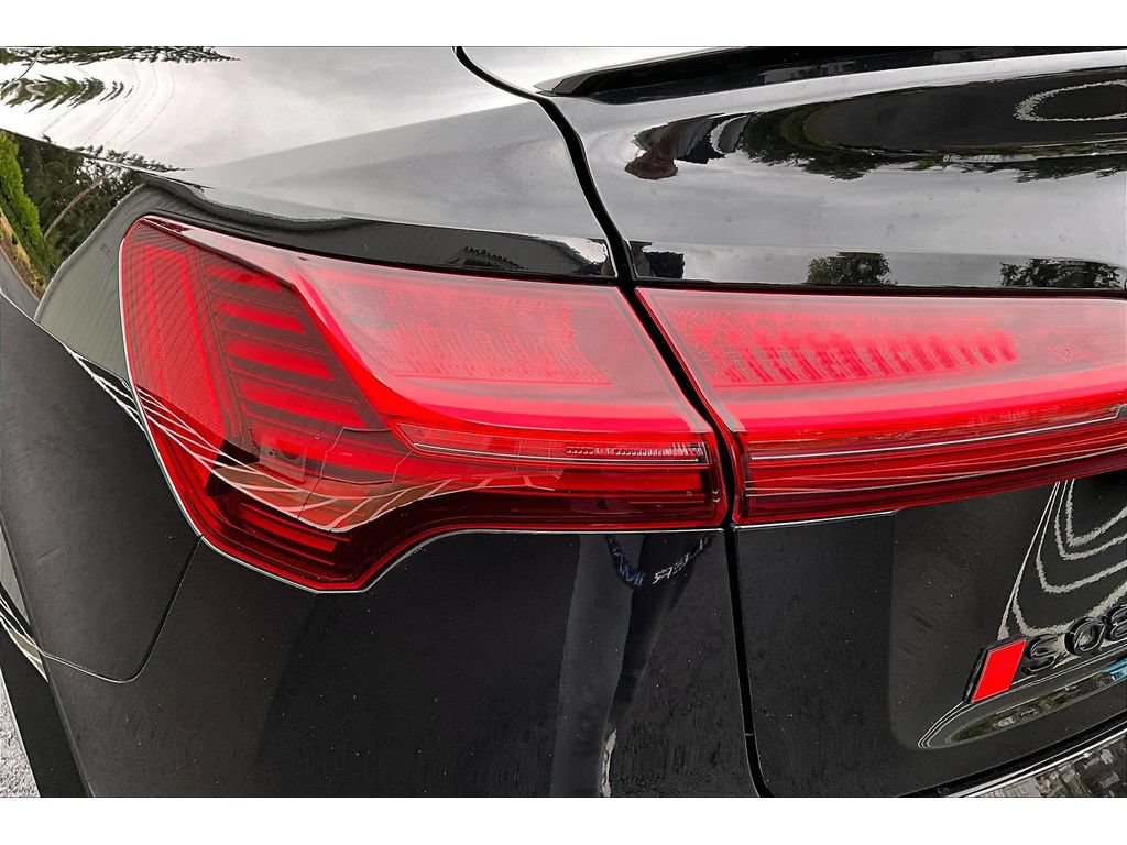 Used 2024 Audi SQ8 e-tron Premium Plus w/ Black Optic Package AWD/4WD image 29