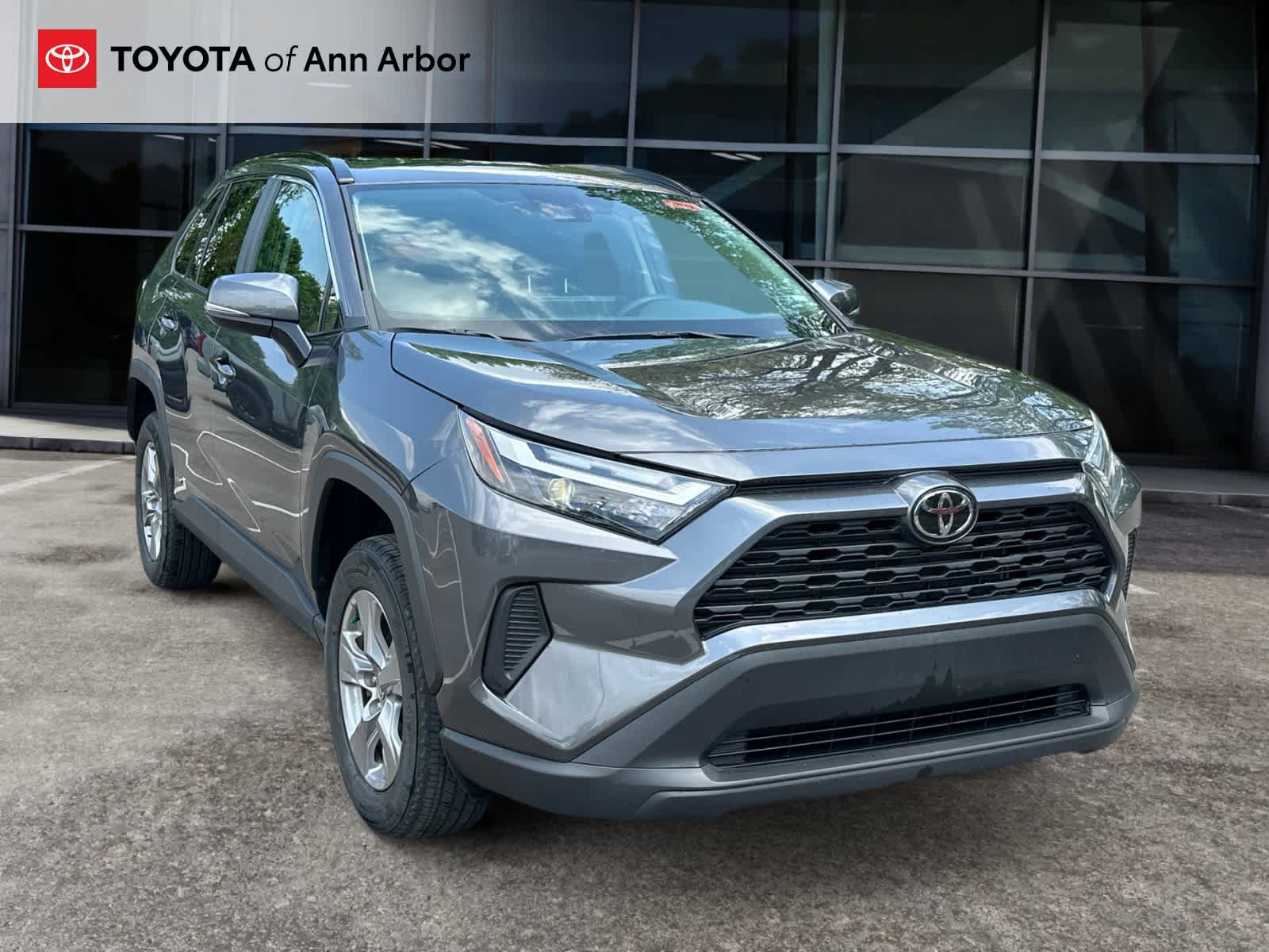 Used 2025 Toyota RAV4 XLE AWD/4WD image 1