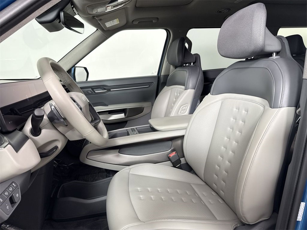 Used 2025 Kia EV9 Wind image 5