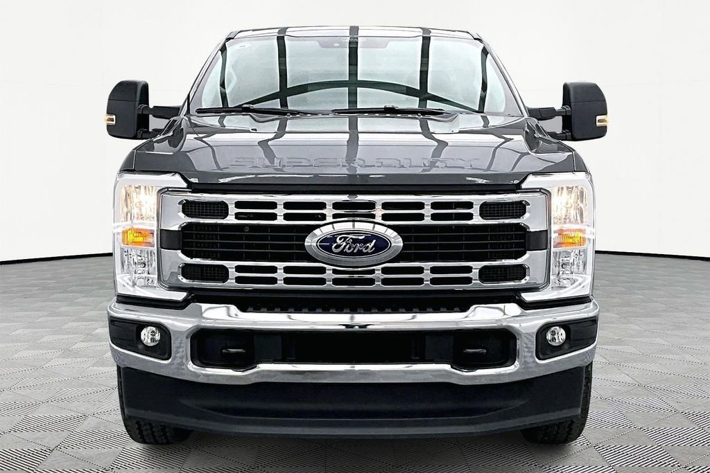 Used 2025 Ford F350 XLT w/ FX4 Off-Road Package image 3