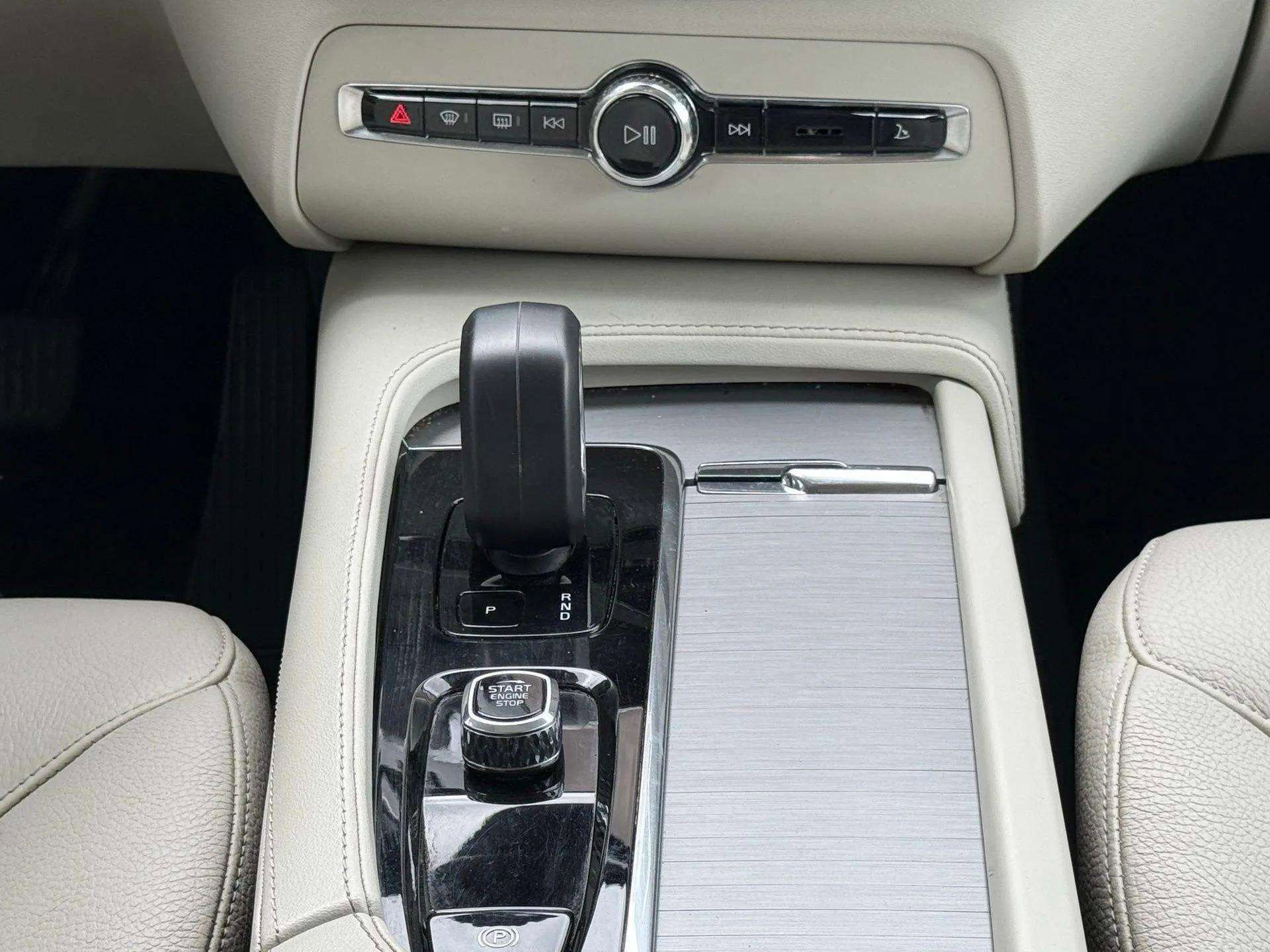 Used 2023 Volvo XC90 B5 Core w/ Protection Package Premier image 27
