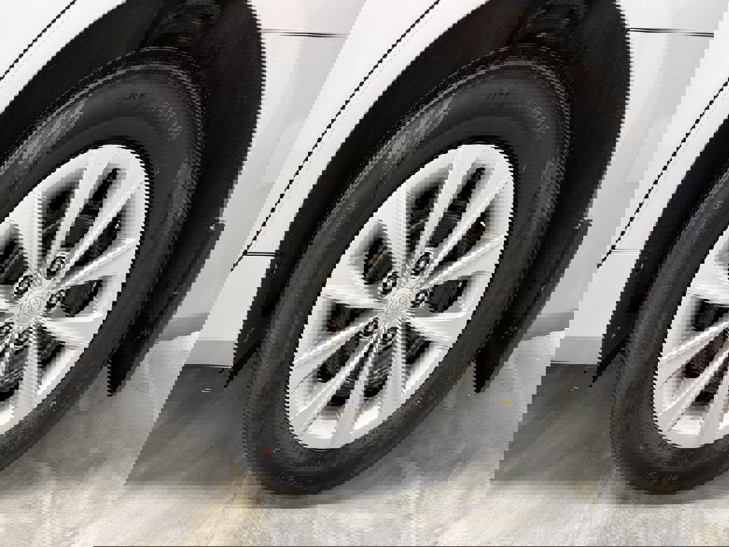 Used 2017 Toyota Camry LE image 25