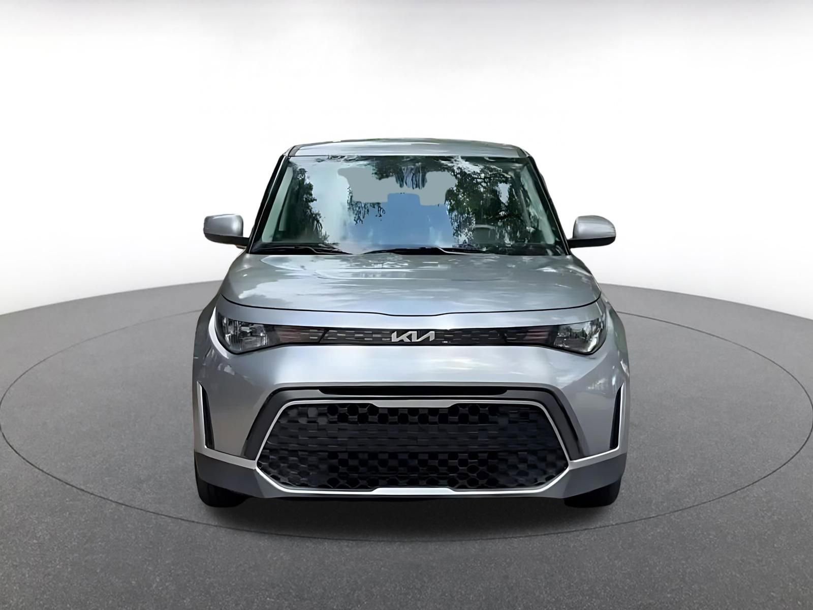 Used 2025 Kia Soul LX w/ LX Technology Package FWD image 4