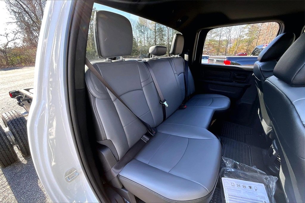 Used 2024 RAM 5500 Tradesman w/ Chrome Appearance Group image 21