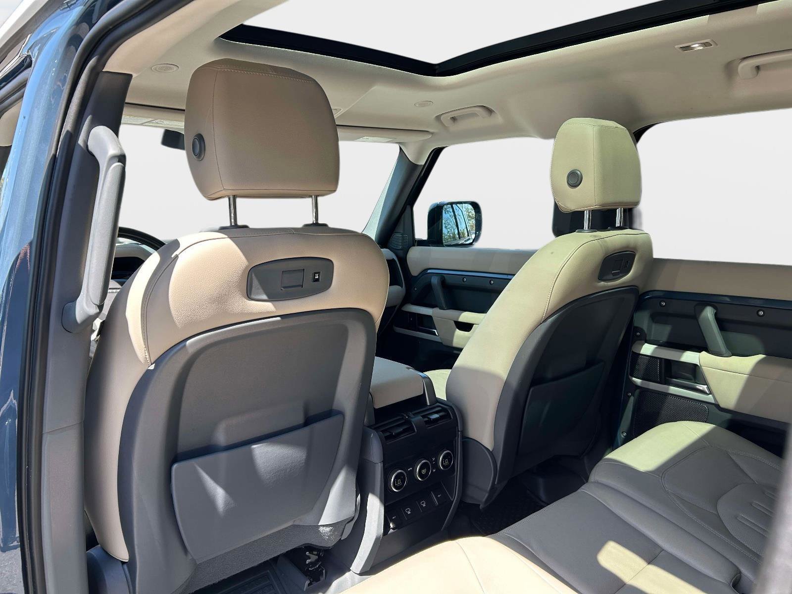 Used 2022 Land Rover Defender 110 S image 17