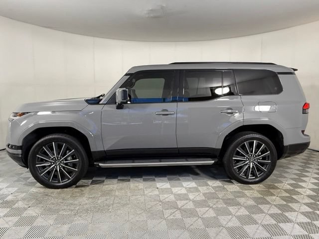 Used 2024 Lexus GX 550 w/ Accessory Package (2T) AWD/4WD image 3