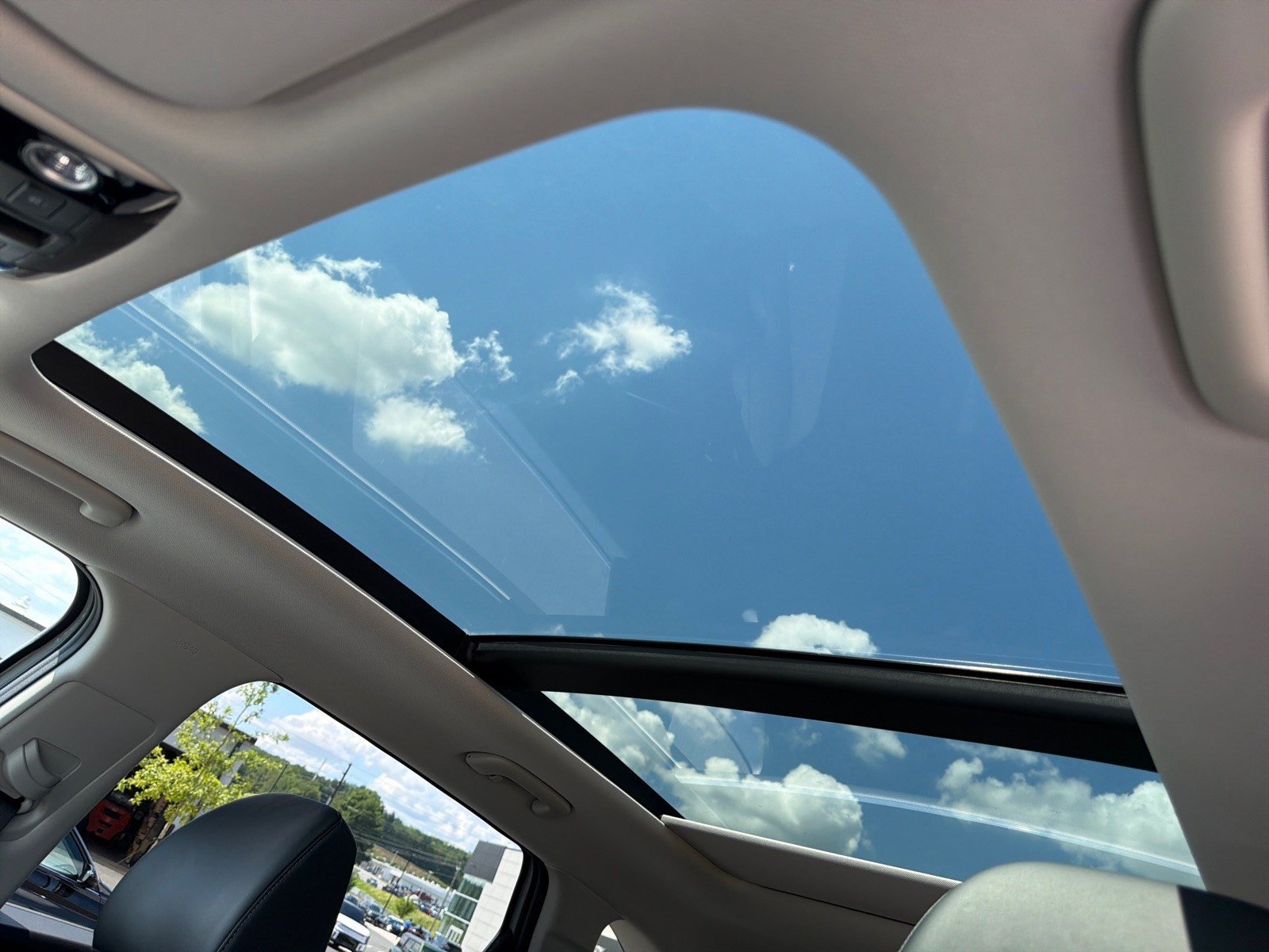 Certified 2025 Kia Sorento EX w/ Panoramic Sunroof Package FWD image 31