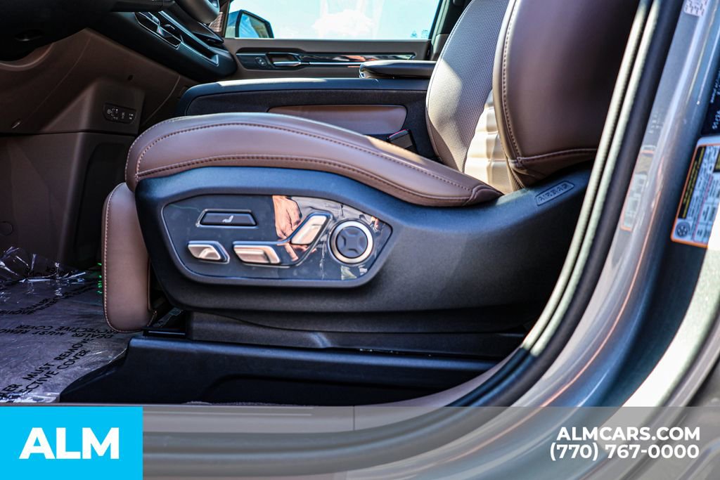 Used 2024 Kia EV9 Land image 30