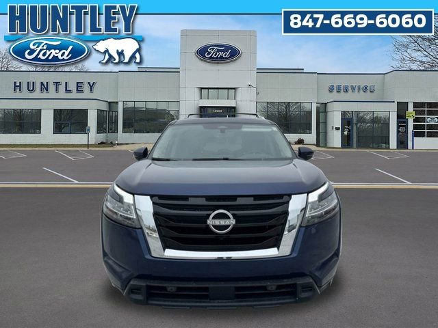 Used 2024 Nissan Pathfinder Platinum w/ Lighting Package (N92) image 3