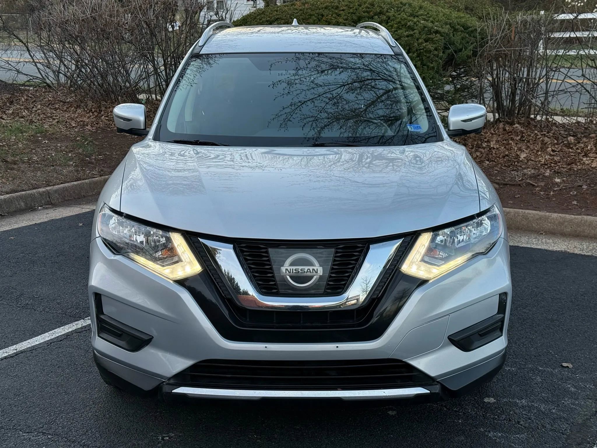 Used 2017 Nissan Rogue SV w/ SV Premium Package image 3