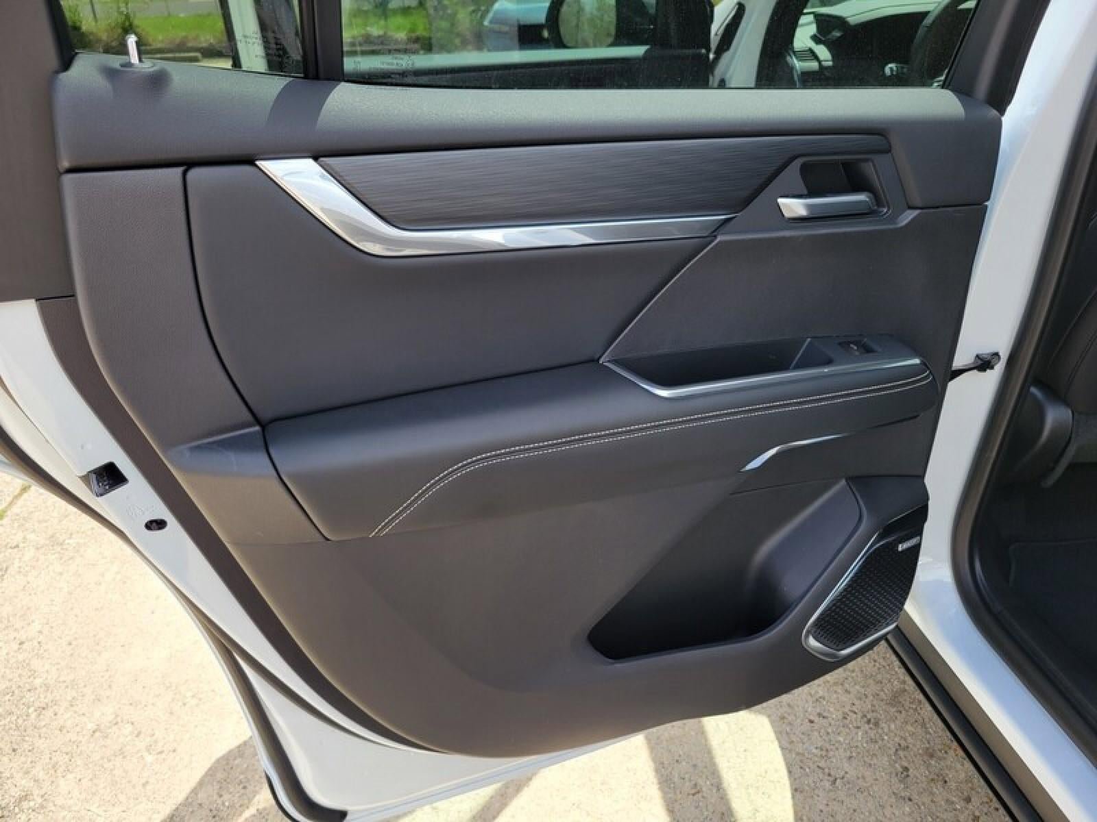 New 2026 GMC Acadia Elevation w/ Elevation Premium Package FWD image 30