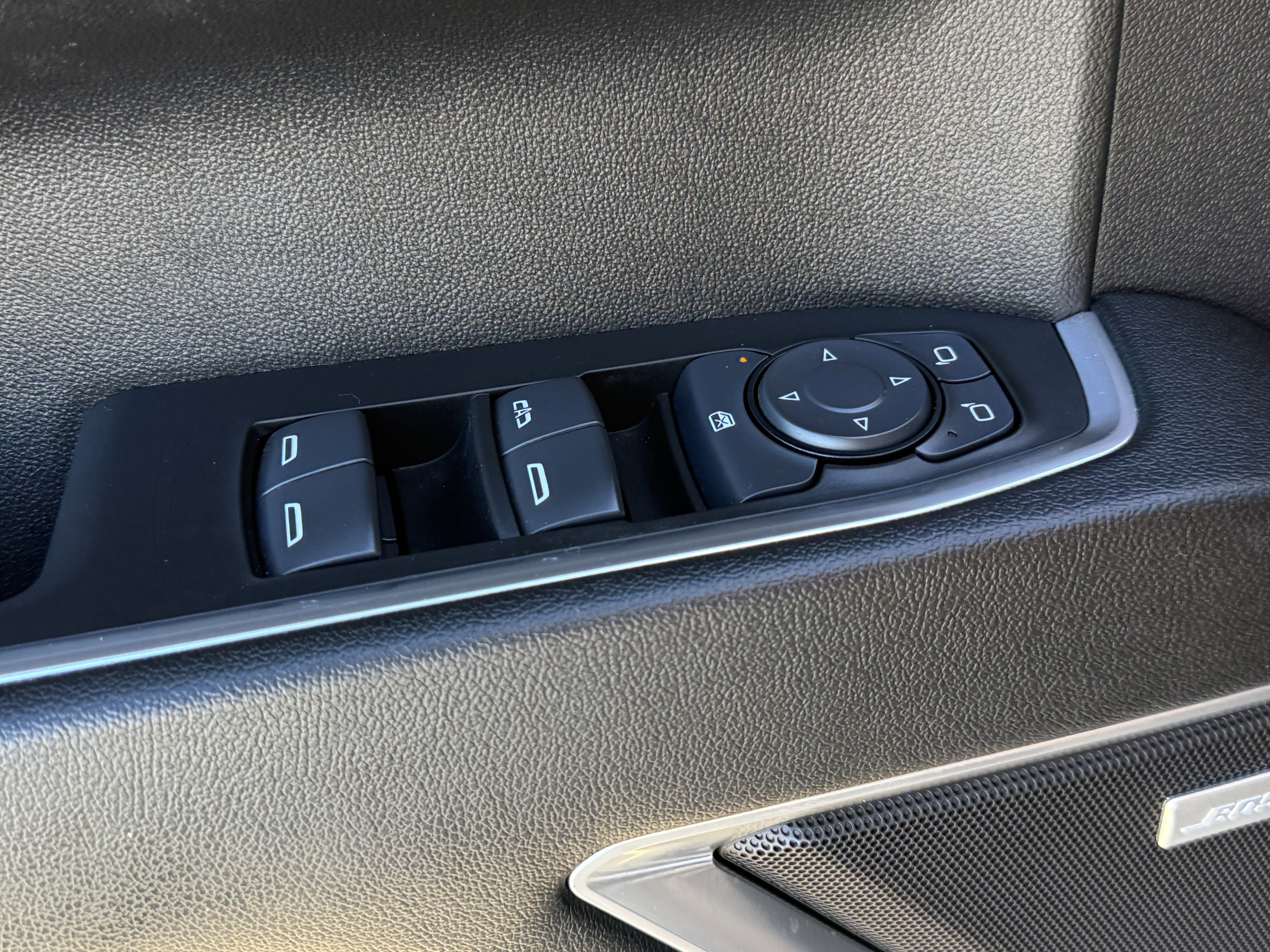 Used 2025 Chevrolet Silverado 1500 RST image 26